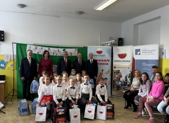 Uroczyste pasowanie pierwszoklasistów w Szkole Polskiej im. Jana Pawła II w Bratysławie