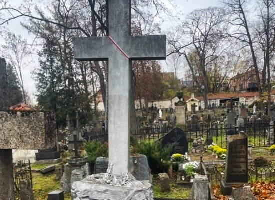 Odnowiono nagrobek Antoniego Świerzbińskiego na Cmentarzu Bernardyńskim w Wilnie