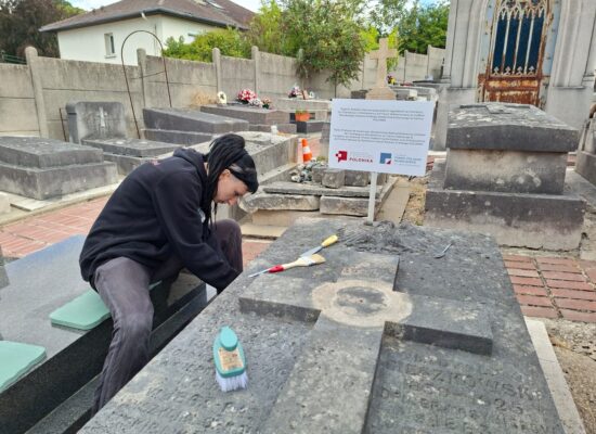 Rozpoczęły się prace przy polskich nagrobkach w Montmorency